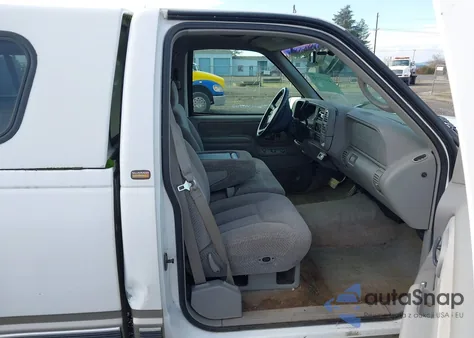 1998 Chevrolet K1500 Fleetside z USA, uszkodzony, nr VIN 1GCEK14R1WZ132249